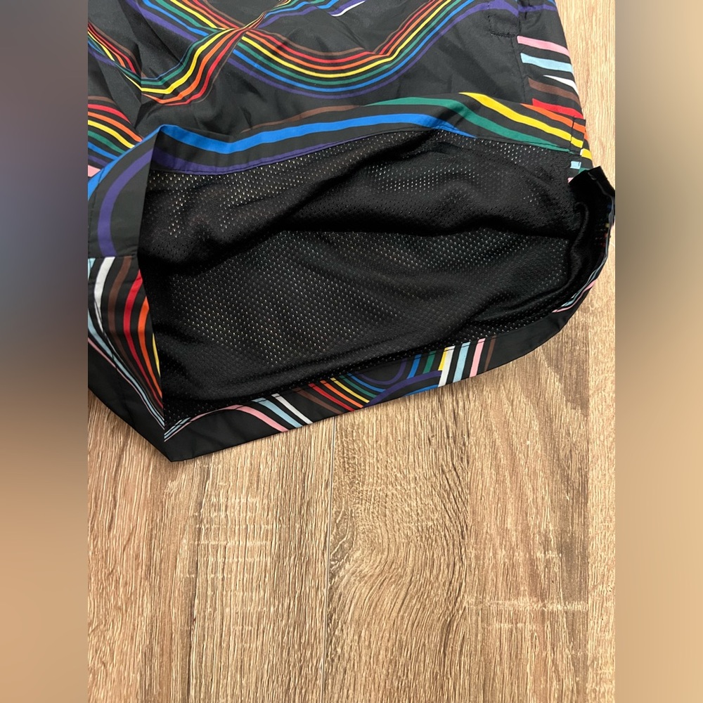 Men’s Under Armour Pride woven shorts - Picture 4 of 6